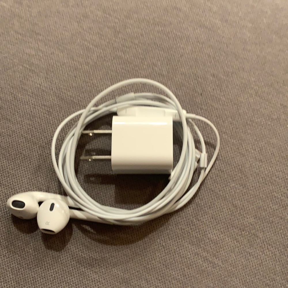 🦋2 for $10🦋 Apple accessories